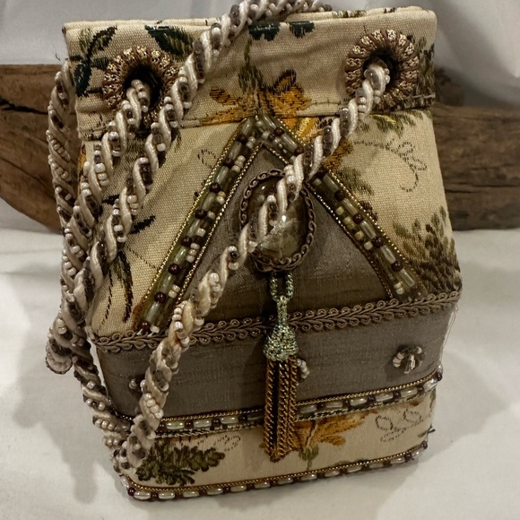 Mary Frances Stunning Women's Elegant Bag - Picture 9 of 9